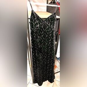 Cocktail dress in black velvet on a chiffon base. Fully lined, long gown.